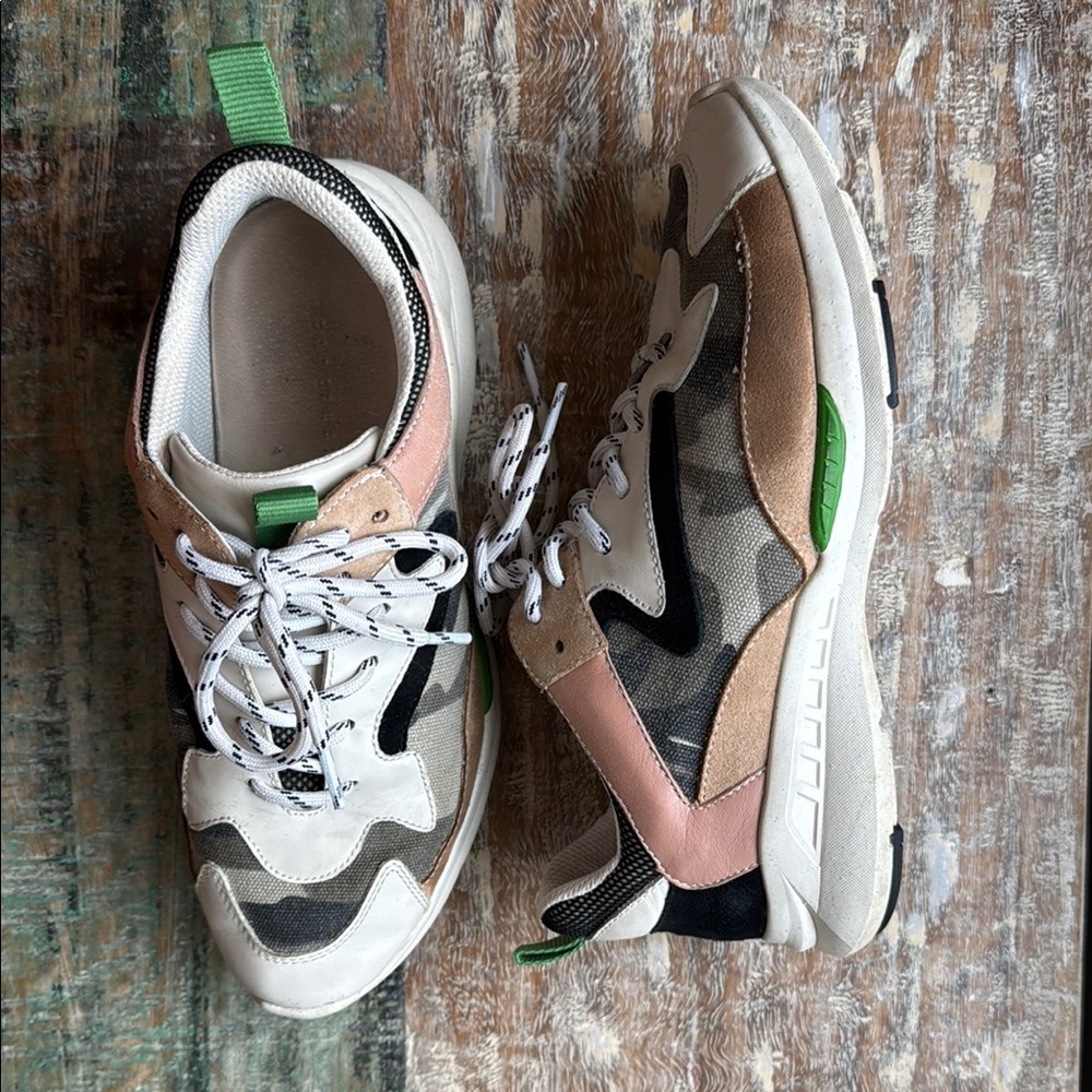 Stylish Multicolor Sneakers with Green Accents